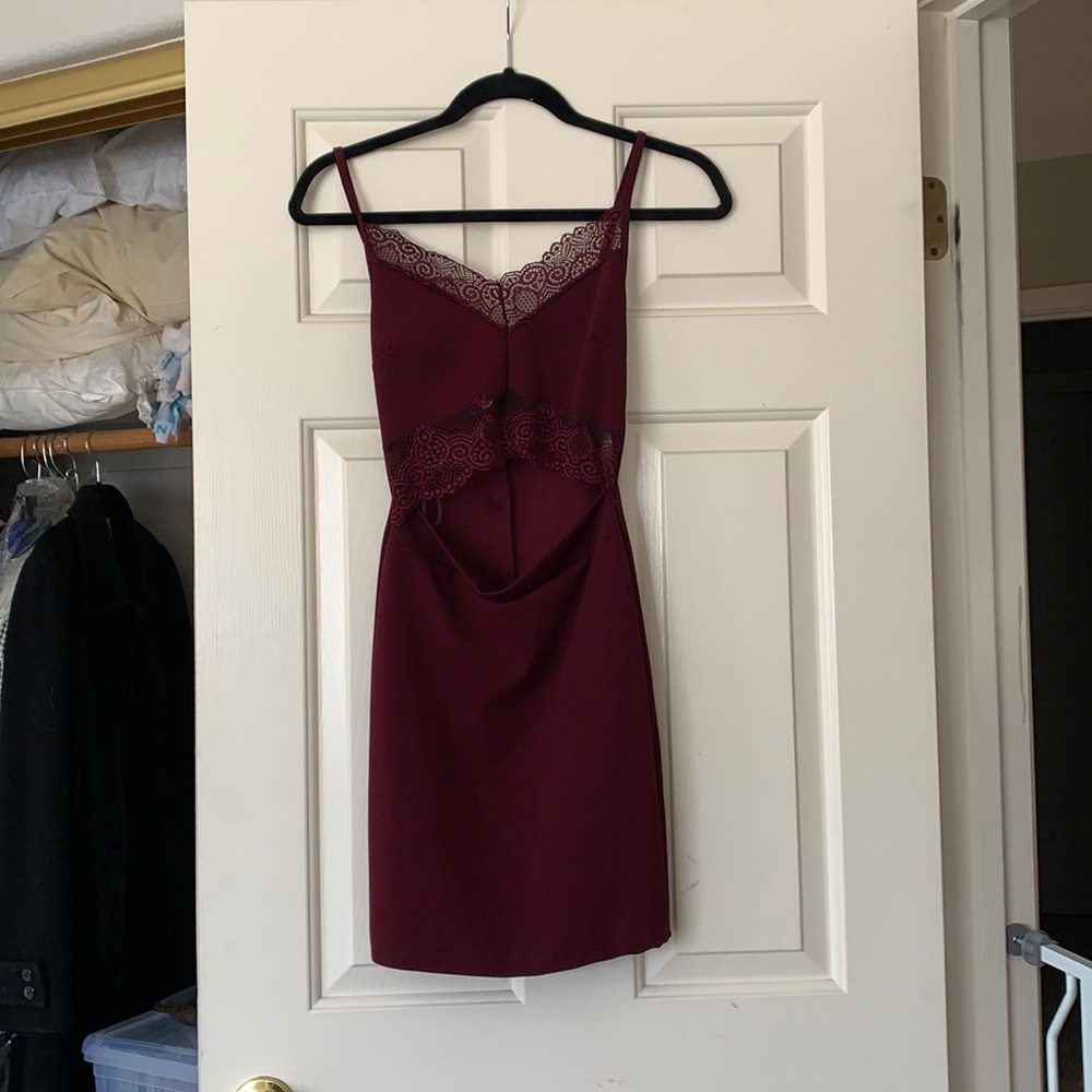 Peekaboo tummy body con dress
